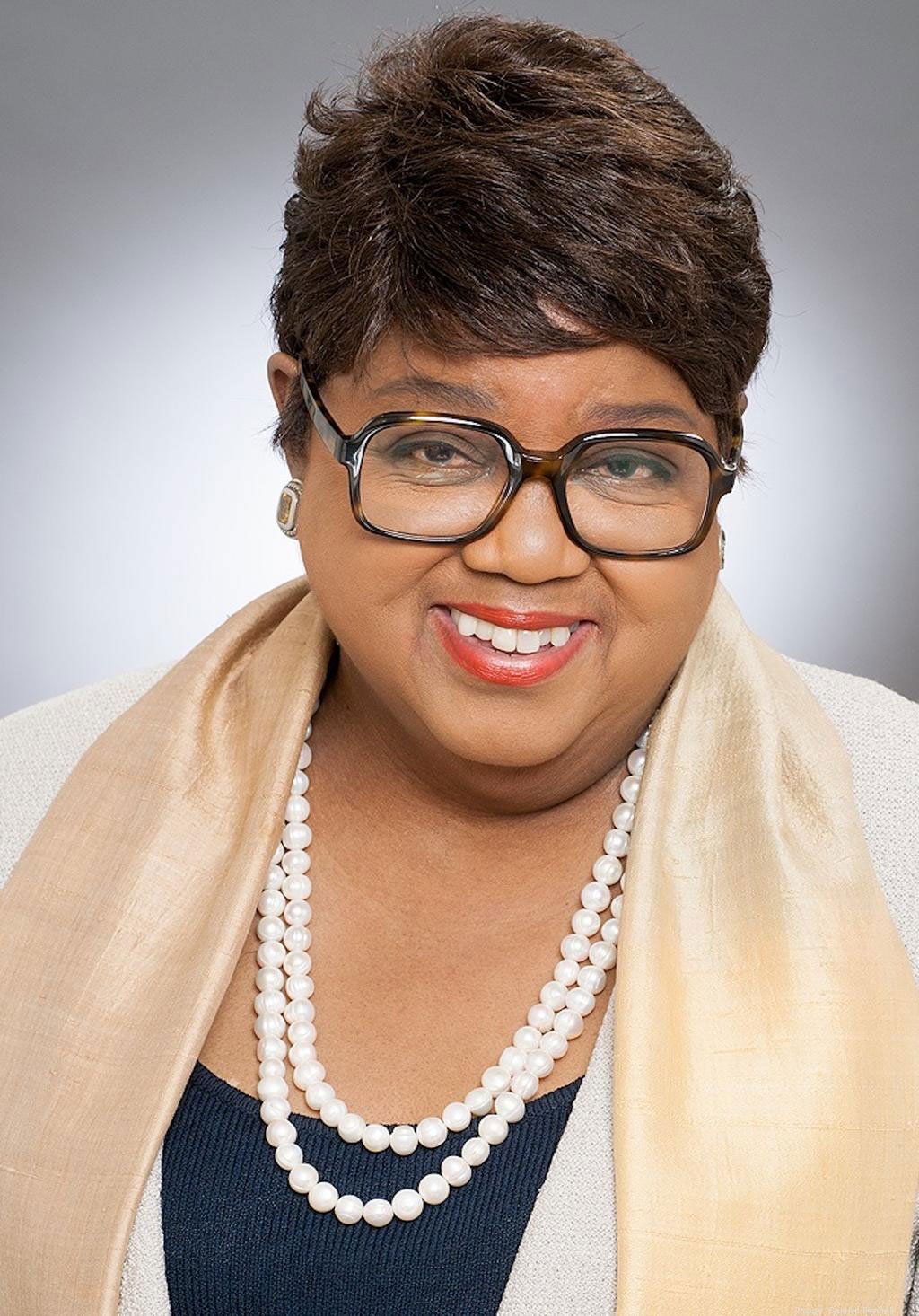  Carolyn Fennell